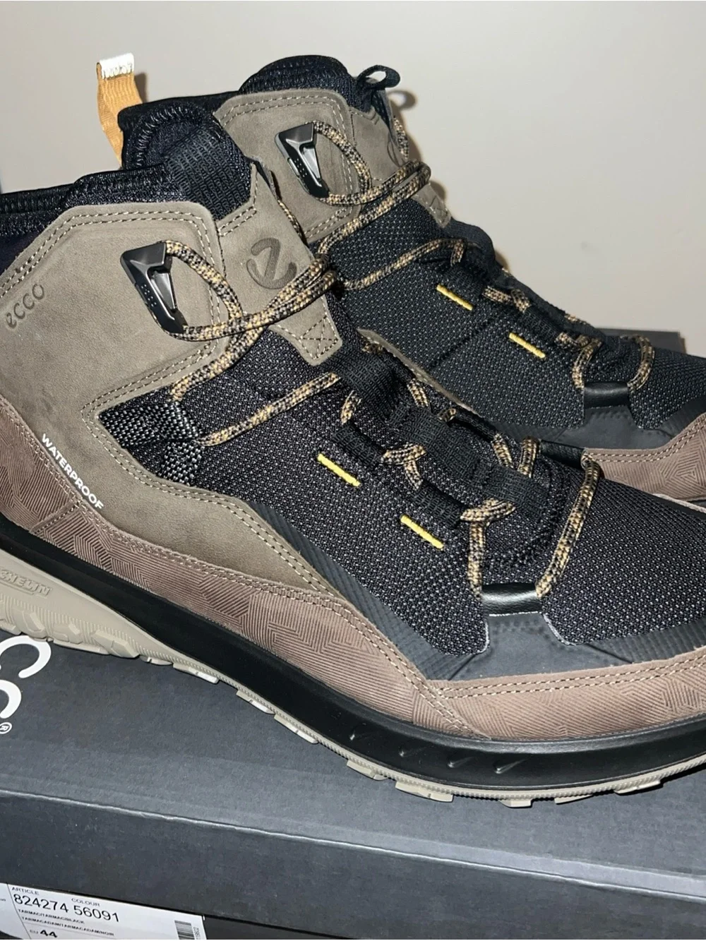 ECCO ult-trn Men's Waterproof Brown & Black Hiker Sneaker